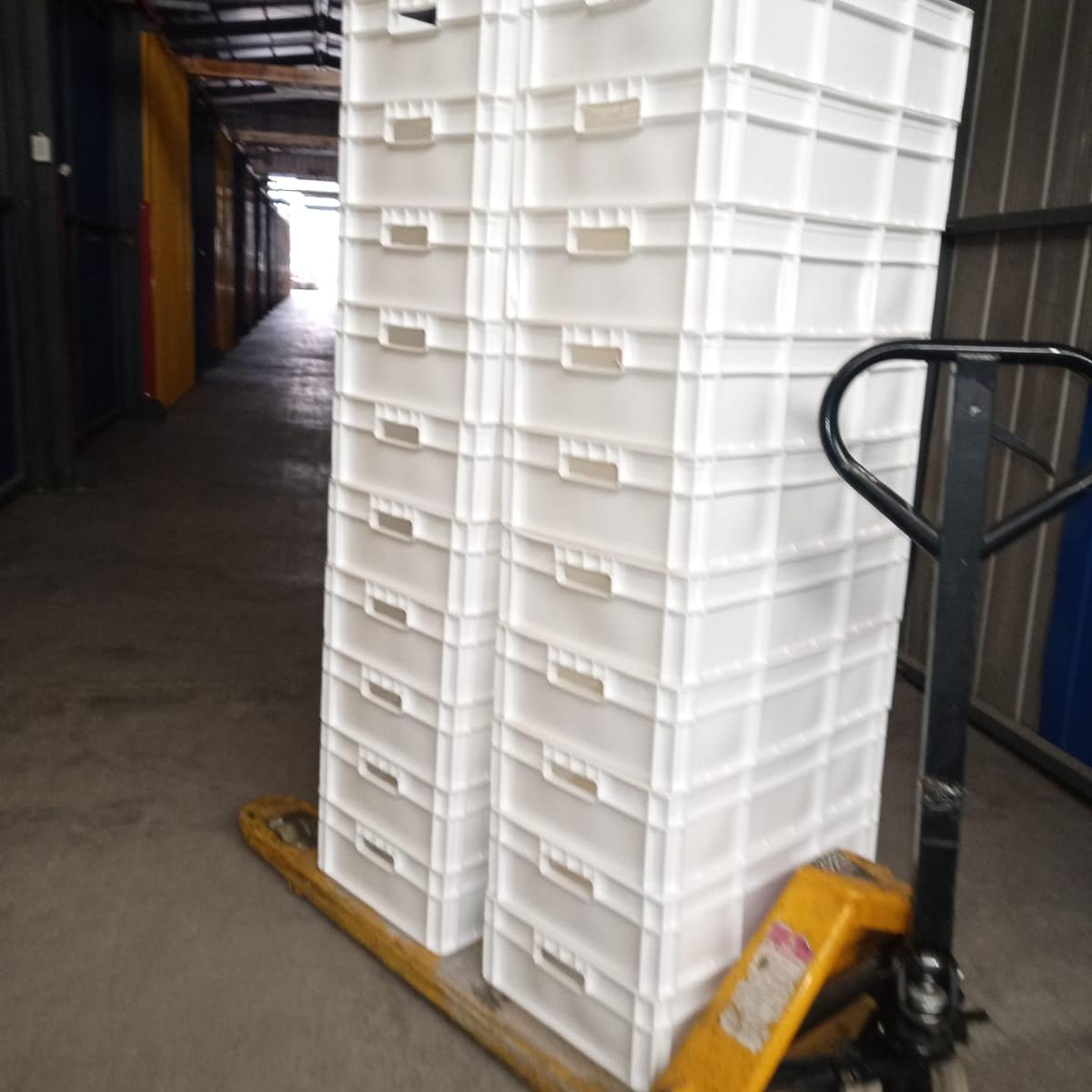 Caja Plástica Ranurada 31 L - Modelo Pollero Apilable | Wenel